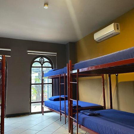 Alajuela Backpackers Airport Hostel Екстериор снимка