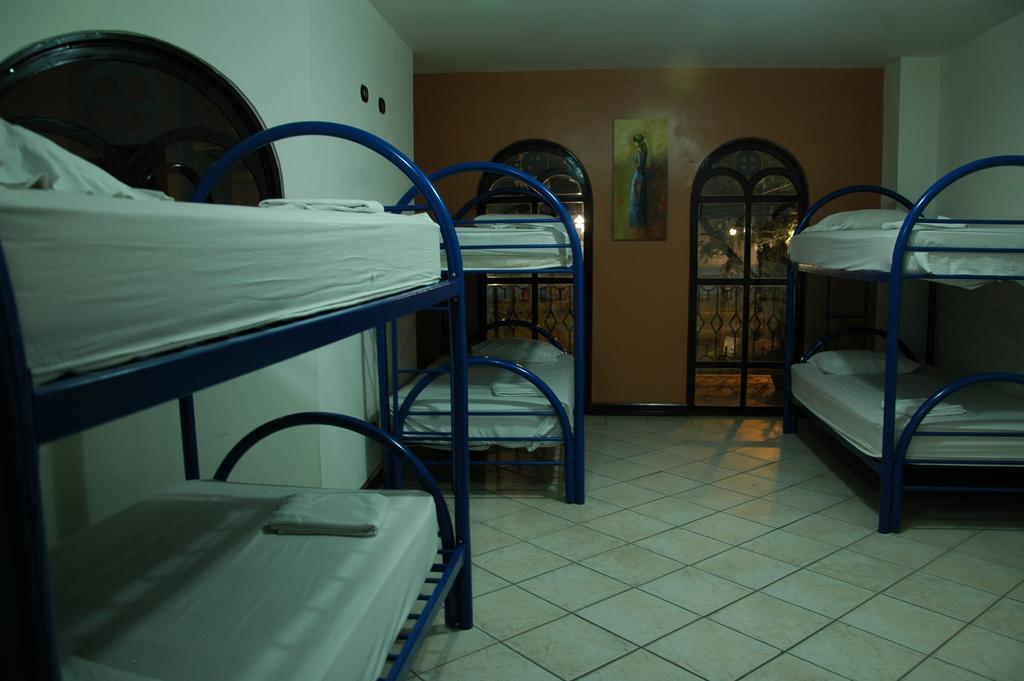 Alajuela Backpackers Airport Hostel Стая снимка