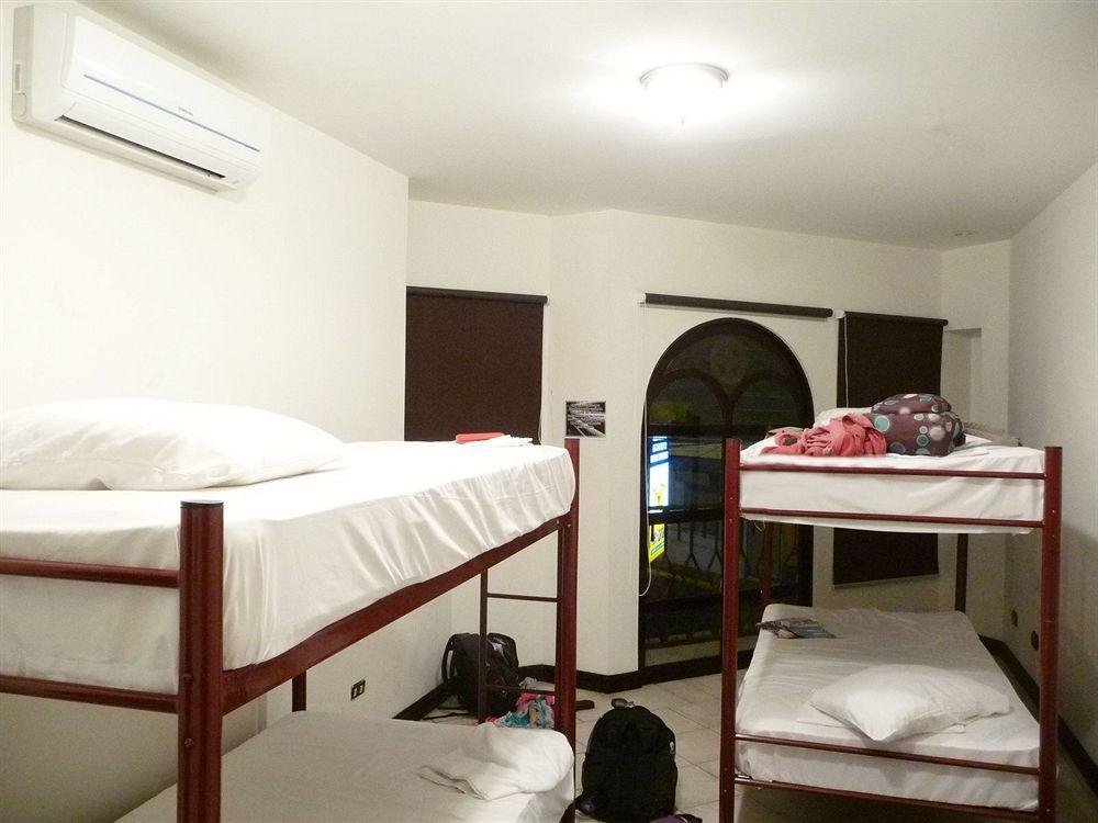 Alajuela Backpackers Airport Hostel Екстериор снимка